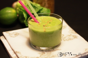 Dietní zelené smoothie s ananasem a okurkou