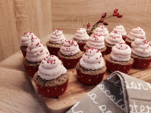 Čokoládové cupcakes s datlovým krémem